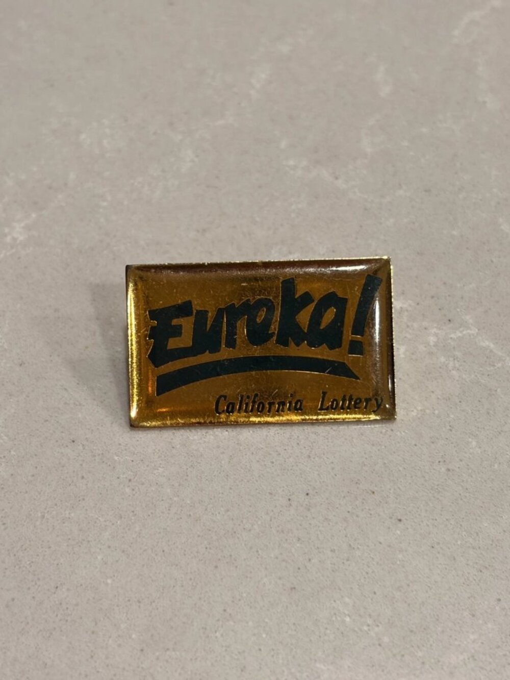 Eureka! California Lottery Lapel Pin Green and Gold Color Pin, 1.33 x 0.8 "Clean